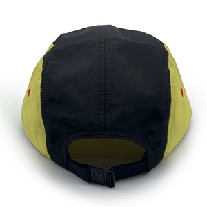 Tùy Chỉnh Năm Bảng Điều Chỉnh Mềm Dệt Vá MIT Logo Chạy Tấm Trống Cap Màu Đen Và Màu Đỏ In Hat Với Cao Su Logo - Product Image 4