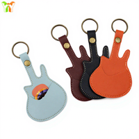 Tas Pick Gitar Kulit PU Tempat Pick Gitar Bentuk Gitar dengan Gantungan Kunci Aksesori Instrumen Senar