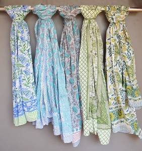 Sarong léger en coton imprimé à la main, respirant et doux, parfait pour les vacances tropicales, style bohème et usage quotidien - Product Image 4