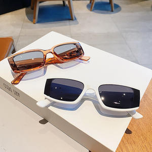 Gafas de Sol con Marco Cuadrado Negro Brillante, Protección UV400, Tipo 3 Lentes, Unisex, Estilo Urbano, a la Moda - Product Image 5