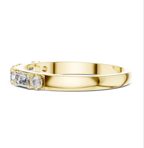 Anillo de diamantes de oro de lujo con baguette alternante y piedras de corte redondo en un diseño de banda moderno y elegante de la India - Product Image 2