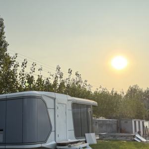 La meilleure cabine modulaire moderne de luxe de Chine Maison capsule spatiale en acier préfabriquée pour les maisons vertes à usage hôtelier - Product Image 3
