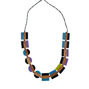 Collier en bois perlé de qualité supérieure, fait main, style bohème géométrique, bijou unique et tendance, accessoire de mode unisexe pour femme - Product Image 4