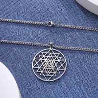Collier de méditation hindou Sri Yantra pour homme, en acier inoxydable couleur or, longue chaîne, amulette, bijoux de géométrie sacrée