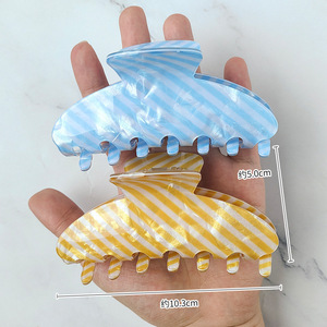 กิ๊บหนีบผมพลาสติก PVC สไตล์เกาหลีสุดหรู น่ารัก หวาน ขนาดใหญ่ สีชมพูไล่เฉดลายทาง ใช้ได้ทุกวัน 男女兼用 - Product Image 4