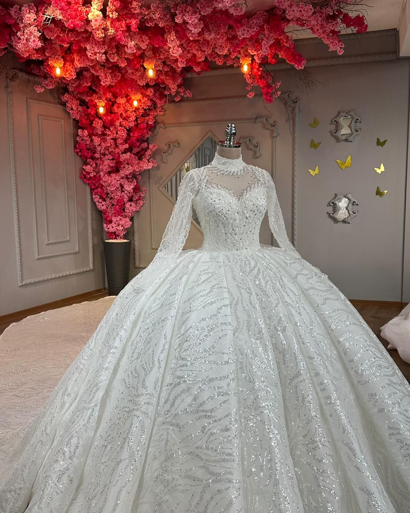 Elegant Lace Long Sleeve Wedding Gowns for Brides in 2020