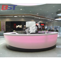 Comptoir de bar en surface solide avec éclairage LED RGB et musique pour centre commercial, hôtel, salle de sport, sous-sol, café, boisson