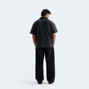 เสื้อยืดผู้ชายสไตล์วินเทจทรงโอเวอร์ไซส์ ผ้าฝ้าย 100% สำหรับฤดูใบไม้ผลิและฤดูร้อน ดีไซน์ใหม่ สไตล์ลำลอง ผ้าเจอร์ซีย์ย้อมสีพื้น น้ำหนัก 220 กรัม พร้อมโลโก้ด้านหน้า - Product Image 3