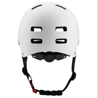 Casque de vélo de skateboard de scooter d'enfants cool en gros d'usine caractéristique sportive respirante de couleur personnalisée