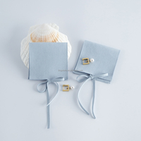Pochette à bijoux en microfibre de luxe personnalisable 8*8 cm bleu clair enveloppe exquise rabat emballage élégant pour Schmuck Verpackung