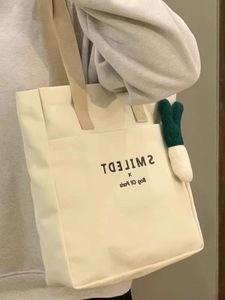 Bolsa de Lona Personalizada - Ecológica, con Logotipo Impreso en Serigrafía, Cierre de Cremallera, Asas Recicladas, Tamaño y Color Personalizables, para Yoga, Compras - Product Image 3