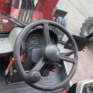 Mini cargador de rueda telescópico, 825T con brazo de cubo extendido - Product Image 5