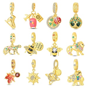 Colgante de pulsera de cobre chapado en oro, con temática de animales e insectos, un estilo popular de joyería y accesorios de moda. - Product Image 1