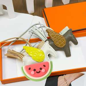 Lindo Llavero de Cuero con Diseño de Pegasus y Sandía, Colgante de Dibujos Animados para Bolsa, Anillo Portátil para Llaves, Dulce Regalo para Niñas y Niños - Product Image 1