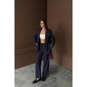 Elegante Conjunto de Traje Azul Marino a Rayas para Mujer con Decoración de Botones en Tela de Lana - Product Image 5