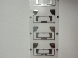Free Sample Long Range Customized Passive Kiloway Chips Dry Inlay UHF RFID Tag - Product Image 3