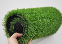 Tapis mural en herbe artificielle verte ignifuge en gros, hauteur de pile 30 mm, tapis synthétique en PP pour applications sportives
