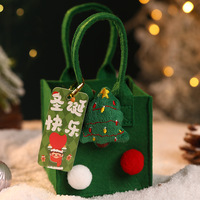 Mini sac cadeau de Noël en feutre, ornement en peluche 3D, pochette à friandises portable avec étiquette cadeau pour les fêtes de Noël