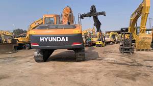Excavatrice sur chenilles Hyundai 305 d'occasion, modèle 2023, 225lc-9s, 30,5 tonnes, godet de 1,6 m, composants essentiels en promotion à prix réduit - Product Image 2