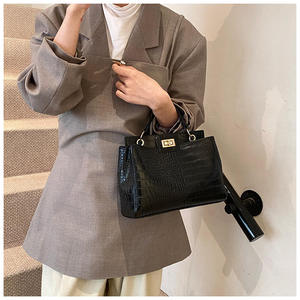 Nuevo bolso de mano moderno para mujer, diseño minimalista, bolso de hombro a la moda para mujer - Product Image 6