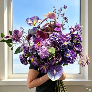 Fleurs artificielles en soie de couleur violette pour les mariages, décoration de lieux de réception - Arrangements au sol, style nordique moderne, bricolage floral - Product Image 1
