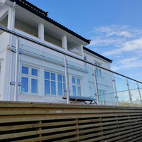 Poteau de balustrade moderne en acier inoxydable 316 avec verre feuilleté trempé, type perçage par le centre, pour hôtel, balcon extérieur, terrasse, piscine