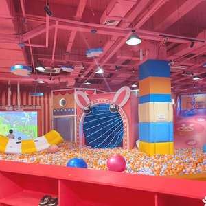 Parc de jeux intérieur pour enfants avec canon à balles, équipement de jeu souple commercial, fosse à balles avec manège et toboggans pour parc à thème familial - Product Image 1
