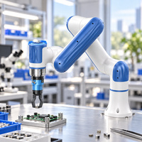 Bras robotique collaboratif polyvalent de 5 kg avec pince bleue et blanche pour le traitement CNC, le transfert et l'assemblage de pièces métalliques