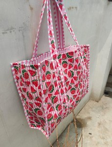 Sac fourre-tout matelassé en coton à imprimé fruits réversible, sac à bandoulière de voyage fait main, sac à main élégant pour tous les jours - Product Image 4