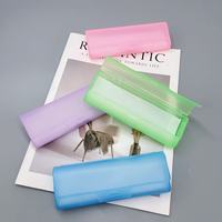 2024 étui à lunettes en plastique Portable étui à lunettes de lecture en PVC transparent léger matériau PU pour lunettes de soleil et lunettes