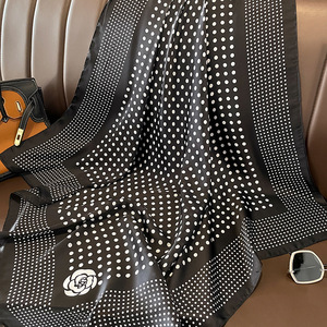 Sciarpa Vintage nera a pois in seta con stampa floreale 90x90cm sciarpa classica quadrata a pois da donna <span class=keywords><strong>elegante</strong></span> avvolgente OEM/ODM - Product Image 2