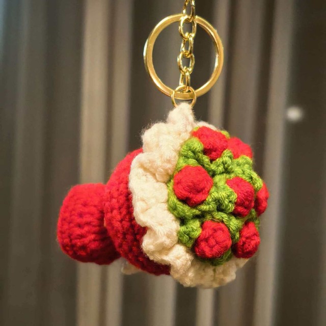 Handmade Crochet Flower Bouquet Keychain Cute Knitted Floral Charm with Metal Ring for Backpack Purse Decoration