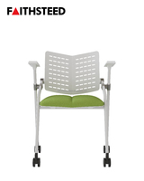 Chaises pliantes populaires en plastique PP avec accoudoirs pour salles de classe et salles de réunion