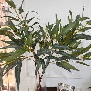 Vente en gros de feuillage artificiel d'eucalyptus hollandais à 4 branches en soie esthétique pour vitrine - Product Image 2