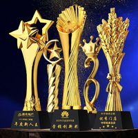 Vente en gros Trophée étoile en résine de cristal Logo personnalisé Résine créative Plaqué or Trophée de récompense Trophée cristal de verre