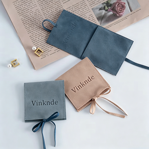 Cinta de terciopelo cuadrada personalizada al por mayor con logotipo en relieve para regalos corporativos, pequeños negocios, joyería y embalaje minorista. - Product Image 3