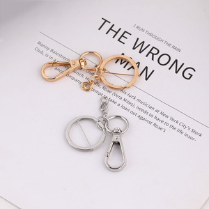 Anillo de Llavero Metálico con Hebilla de Placa, Cadena de Cuatro Eslabones, Accesorio Decorativo para Bolsos, Blanco, KKC Primavera 2024 - Product Image 2