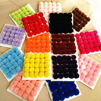 Pompon coloré en boule de fourrure de lapin artificiel de taille multiple en vente en gros pour bricolage pince à cheveux accessoires de vêtement