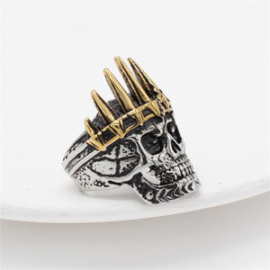Мужское кольцо с короной и черепом из нержавеющей стали - Product Image 5