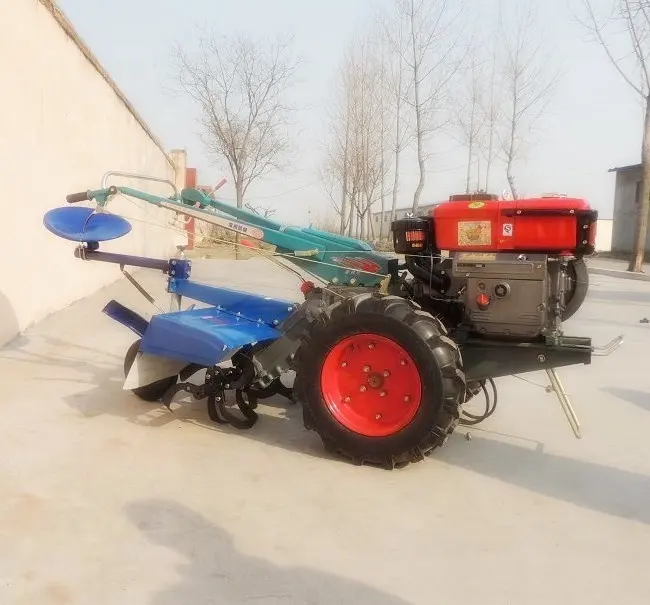 Pasokan langsung pabrik traktor tangan kedua dengan alat pertanian