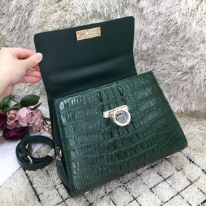Sac à main à rabat pour femme en cuir d'alligator 100% avec bandoulière amovible et style classique, durable pour un usage quotidien - Product Image 2
