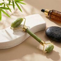 Masseur facial double tête en jade Xiuyan naturel, conception silencieuse, capuchons en silicone, cadre en alliage de zinc, lifting du visage et des yeux, anti-âge