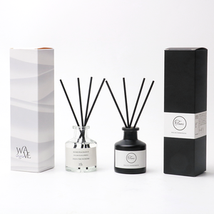 Diffuseur de parfum d'ambiance <span class=keywords><strong>Molly</strong></span> Glory à bâtonnets d'huiles essentielles, finition givrée noir mat et blanc, 50ML - Product Image 1