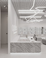 Aménagement intérieur personnalisé pour magasin d'optique, présentoirs à lunettes, mobilier de magasin de lunettes, équipements de vente au détail