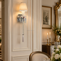Applique murale de luxe légère à la française, en fer électroplaqué avec abat-jour en tissu et pampilles en cristal, blanc/rouge au choix pour chambre, salon, villa