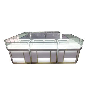ตู้โชว์หยกโบราณพร้อมเคาน์เตอร์กระจกสีทองและไฟ LED สำหรับร้านขายเครื่องประดับและเงิน ช่วยเพิ่มบรรยากาศให้กับห้างสรรพสินค้า - Product Image 4