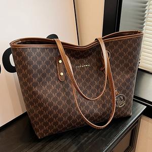 กระเป๋าโท้ทลายโมโนแกรมกระเป๋าสะพายไหล่ความจุขนาดใหญ่สำหรับผู้หญิงกระเป๋าสั่งทำโลโก้โรงงาน OEM กระเป๋าผู้หญิงสุดหรู - Product Image 3