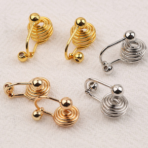 Pendientes de clip en forma de U con resorte y dije de mariposa, oro, plata, unisex, para uso diario - Product Image 2