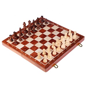 Gioco di scacchi <span class=keywords><strong>in</strong></span> <span class=keywords><strong>legno</strong></span> classico di alta qualità all'ingrosso Set scacchiera pieghevole <span class=keywords><strong>in</strong></span> <span class=keywords><strong>legno</strong></span> con pezzi degli scacchi King altezza 6.6cm gioco all'aperto - Product Image 1