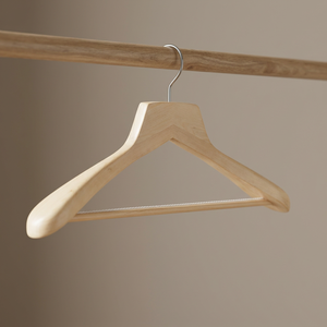 Cintre en bois de luxe de qualité supérieure pour vêtements et sacs – Écologique, durable, taille et style personnalisables, crochets et rails détachables - Product Image 3